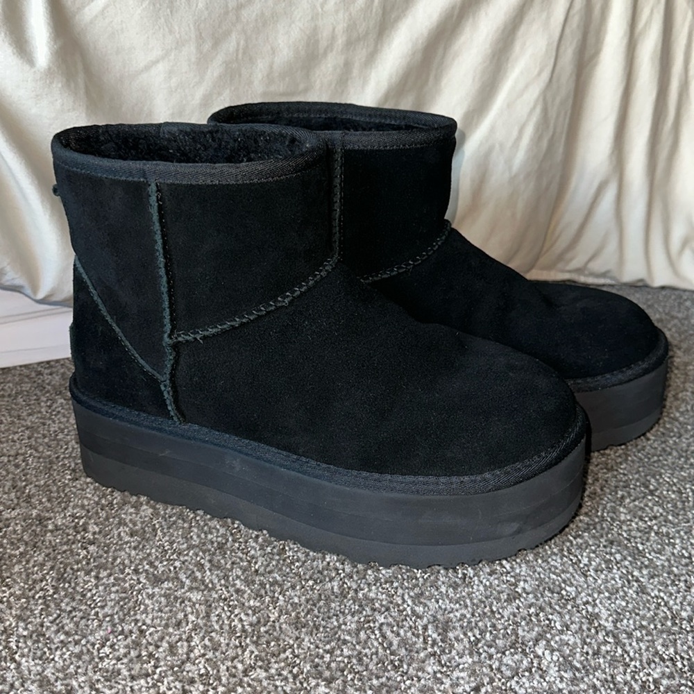 UGG Classic Mini Platform Boot Black W9